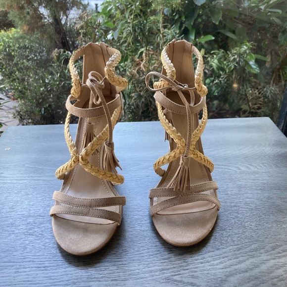 BCBGeneration- tan - size 6 1/2 - Picture 1 of 5